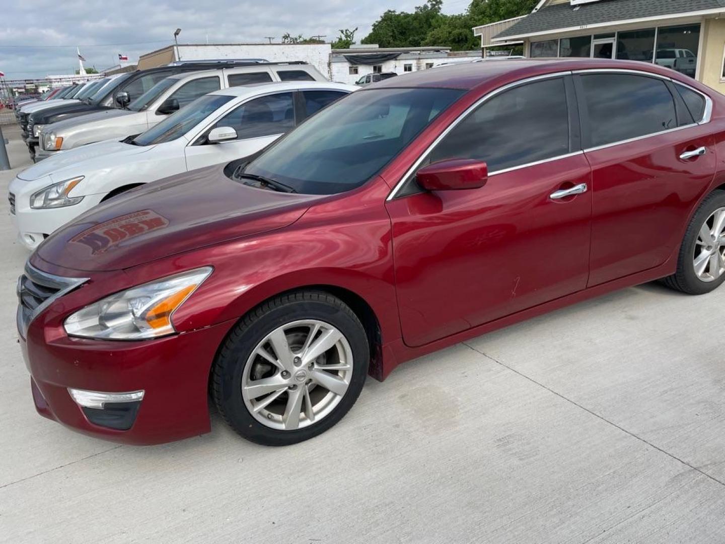 2013 RED NISSAN ALTIMA 2.5 (1N4AL3APXDN) with an 2.5L engine, Continuously Variable transmission, located at 4415 NE 28th St., Haltom City, TX, 76117, (817) 222-9334, 0.000000, 0.000000 - Photo#0