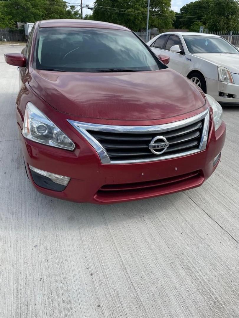 2013 RED NISSAN ALTIMA 2.5 (1N4AL3APXDN) with an 2.5L engine, Continuously Variable transmission, located at 4415 NE 28th St., Haltom City, TX, 76117, (817) 222-9334, 0.000000, 0.000000 - Photo#3