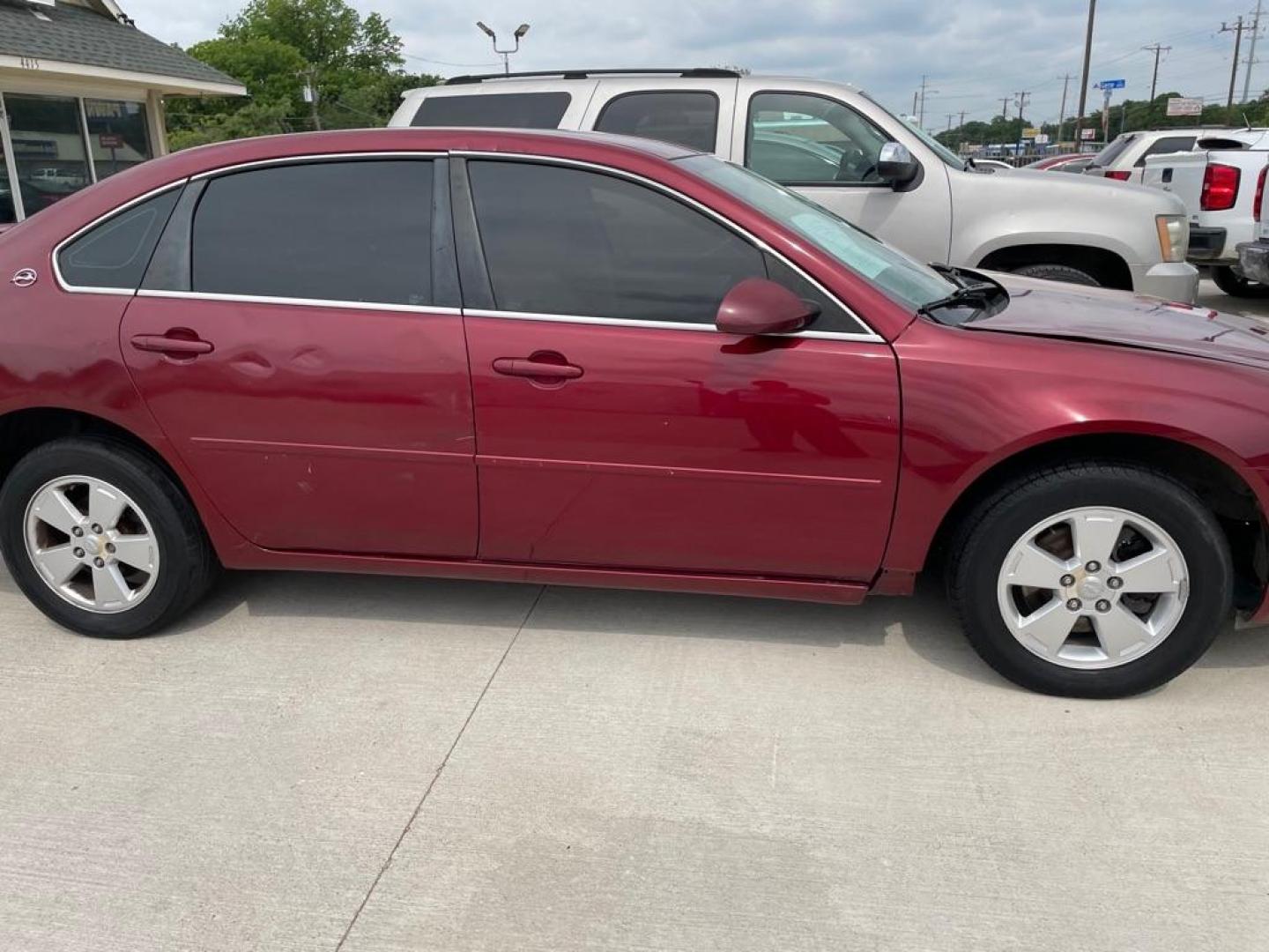 2008 RED CHEVROLET IMPALA LT (2G1WT58K081) with an 3.5L engine, Automatic transmission, located at 4415 NE 28th St., Haltom City, TX, 76117, (817) 222-9334, 0.000000, 0.000000 - Photo#0