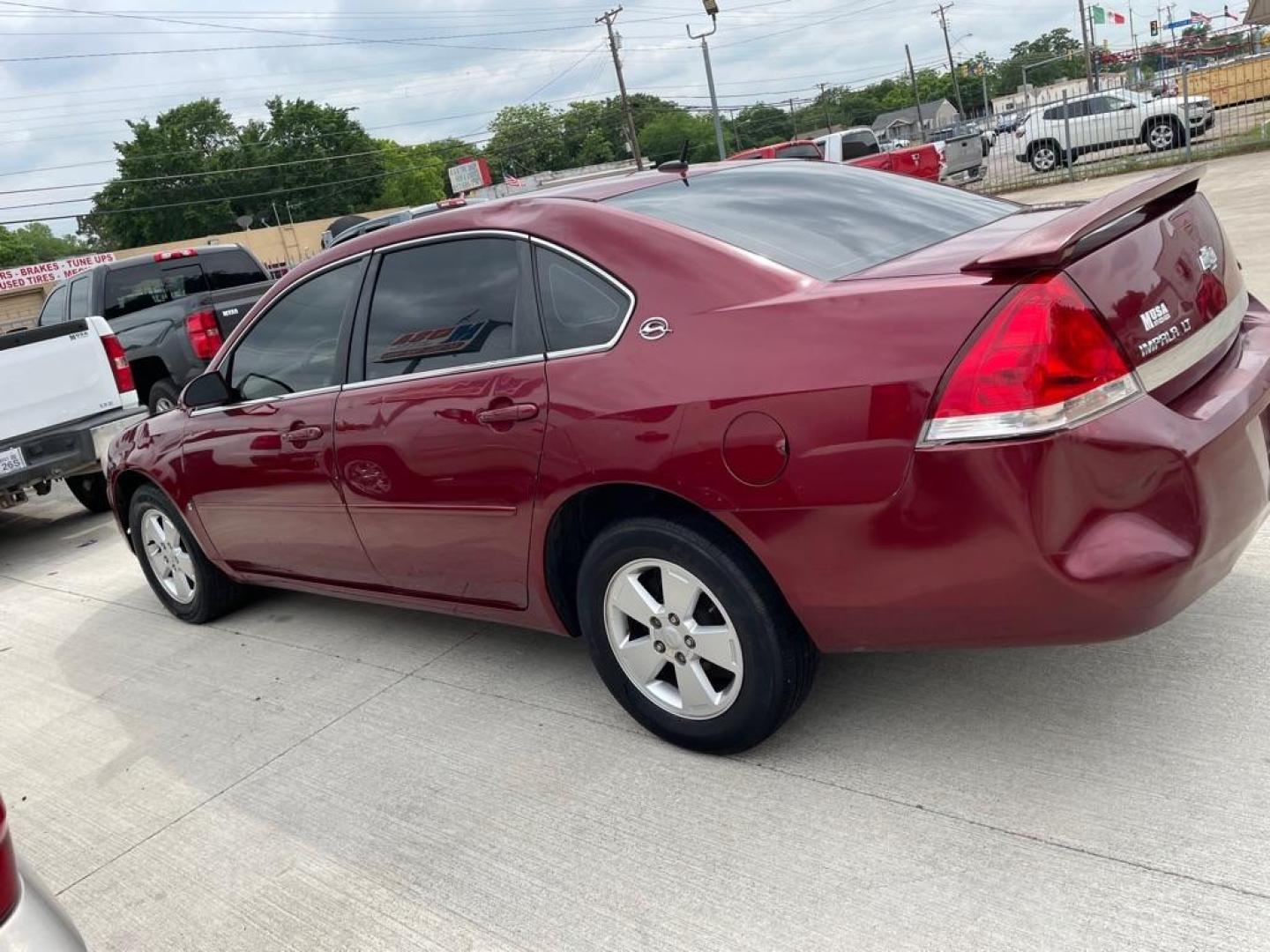 2008 RED CHEVROLET IMPALA LT (2G1WT58K081) with an 3.5L engine, Automatic transmission, located at 4415 NE 28th St., Haltom City, TX, 76117, (817) 222-9334, 0.000000, 0.000000 - Photo#2