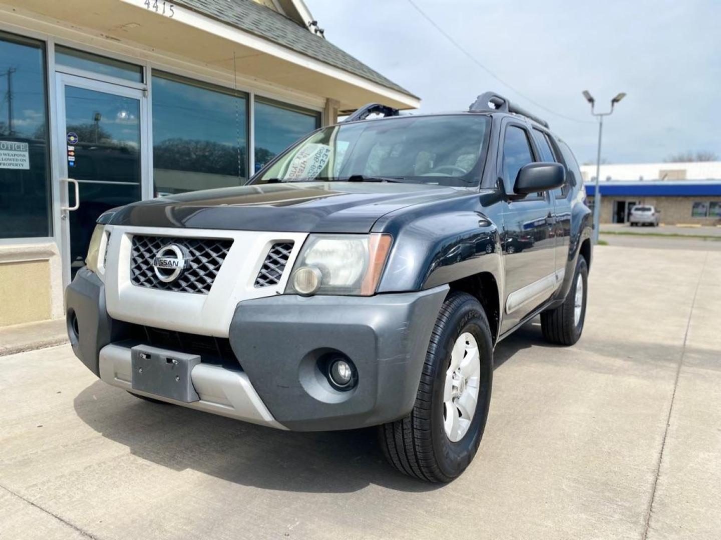 2011 GRAY NISSAN XTERRA OFF ROAD (5N1AN0NU9BC) with an 4.0L engine, Automatic transmission, located at 4415 NE 28th St., Haltom City, TX, 76117, (817) 222-9334, 0.000000, 0.000000 - Photo#0