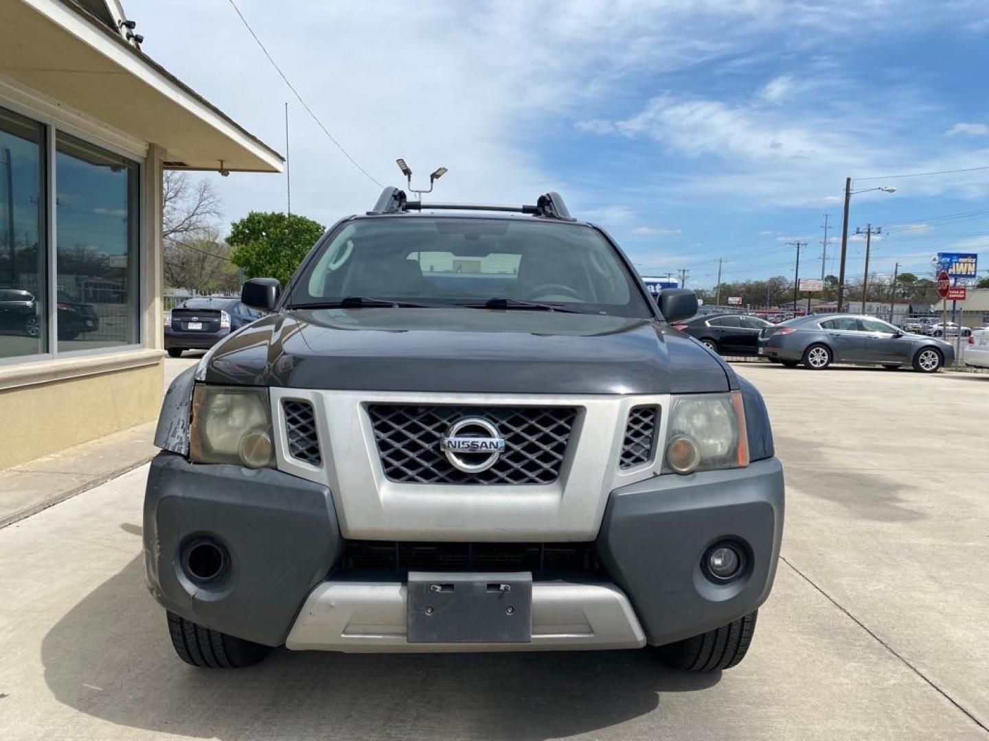 2011 GRAY NISSAN XTERRA OFF ROAD (5N1AN0NU9BC) with an 4.0L engine, Automatic transmission, located at 4415 NE 28th St., Haltom City, TX, 76117, (817) 222-9334, 0.000000, 0.000000 - Photo#1