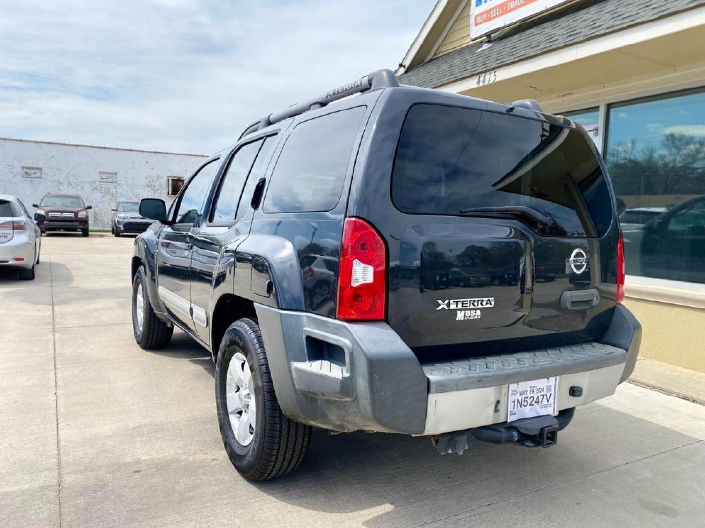 2011 GRAY NISSAN XTERRA OFF ROAD (5N1AN0NU9BC) with an 4.0L engine, Automatic transmission, located at 4415 NE 28th St., Haltom City, TX, 76117, (817) 222-9334, 0.000000, 0.000000 - Photo#3