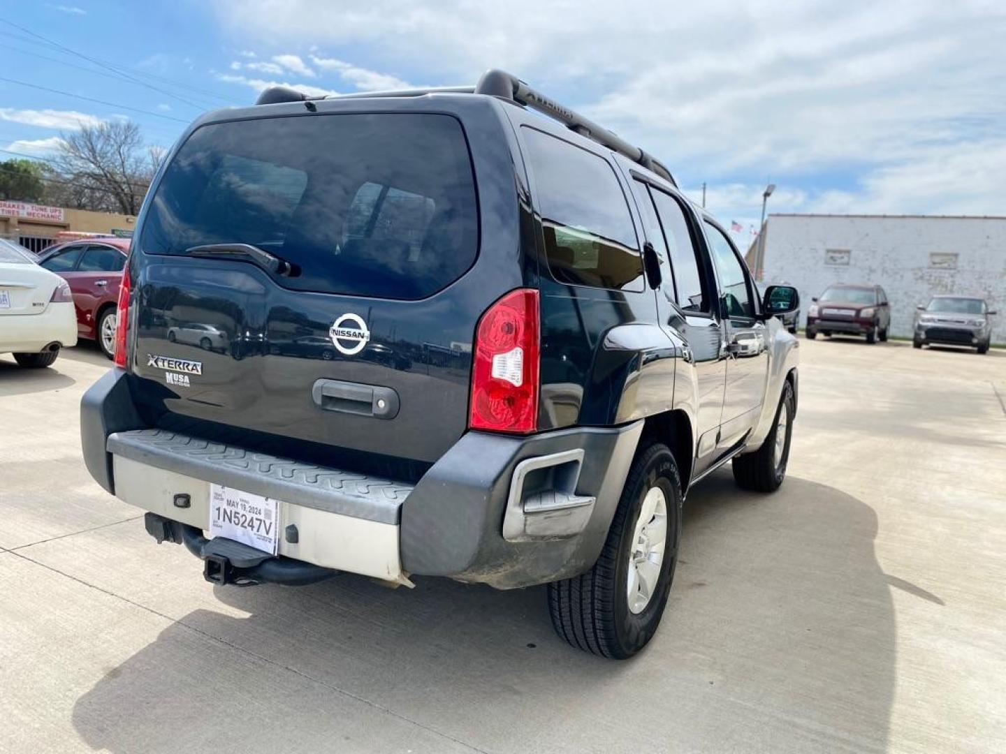 2011 GRAY NISSAN XTERRA OFF ROAD (5N1AN0NU9BC) with an 4.0L engine, Automatic transmission, located at 4415 NE 28th St., Haltom City, TX, 76117, (817) 222-9334, 0.000000, 0.000000 - Photo#4