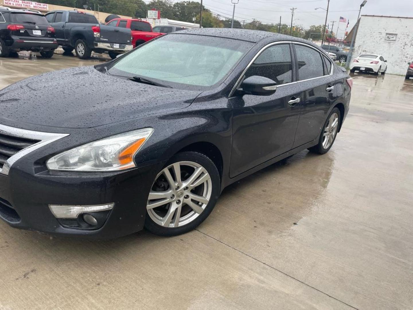 2013 BLUE NISSAN ALTIMA 3.5S (1N4BL3AP6DC) with an 3.5L engine, Continuously Variable transmission, located at 4415 NE 28th St., Haltom City, TX, 76117, (817) 222-9334, 0.000000, 0.000000 - Photo#0