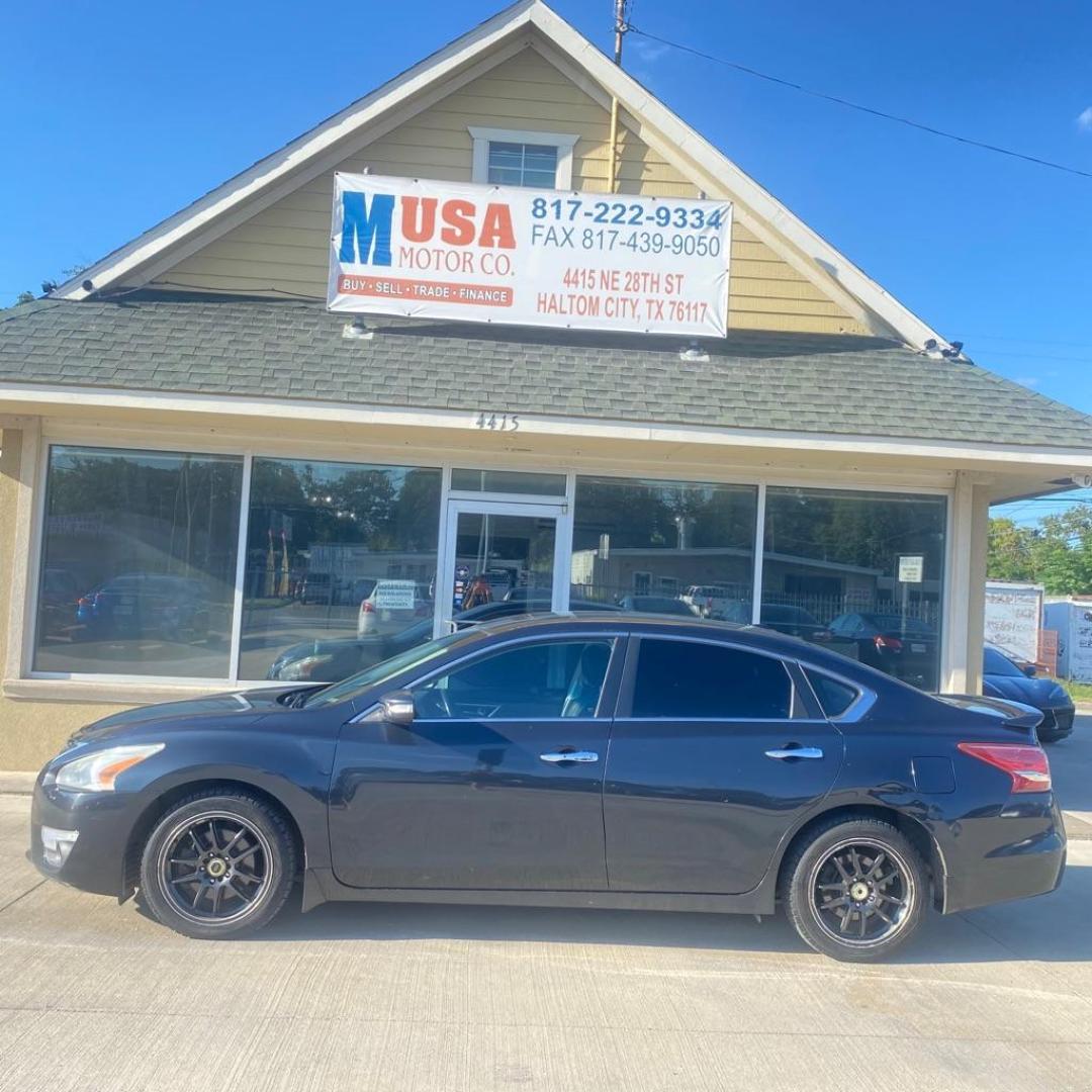 2013 BLUE NISSAN ALTIMA 3.5S (1N4BL3AP6DC) with an 3.5L engine, Continuously Variable transmission, located at 4415 NE 28th St., Haltom City, TX, 76117, (817) 222-9334, 0.000000, 0.000000 - Photo#11