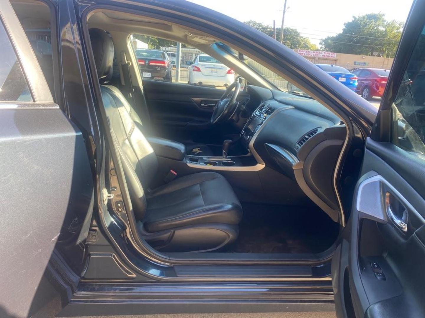 2013 BLUE NISSAN ALTIMA 3.5S (1N4BL3AP6DC) with an 3.5L engine, Continuously Variable transmission, located at 4415 NE 28th St., Haltom City, TX, 76117, (817) 222-9334, 0.000000, 0.000000 - Photo#16