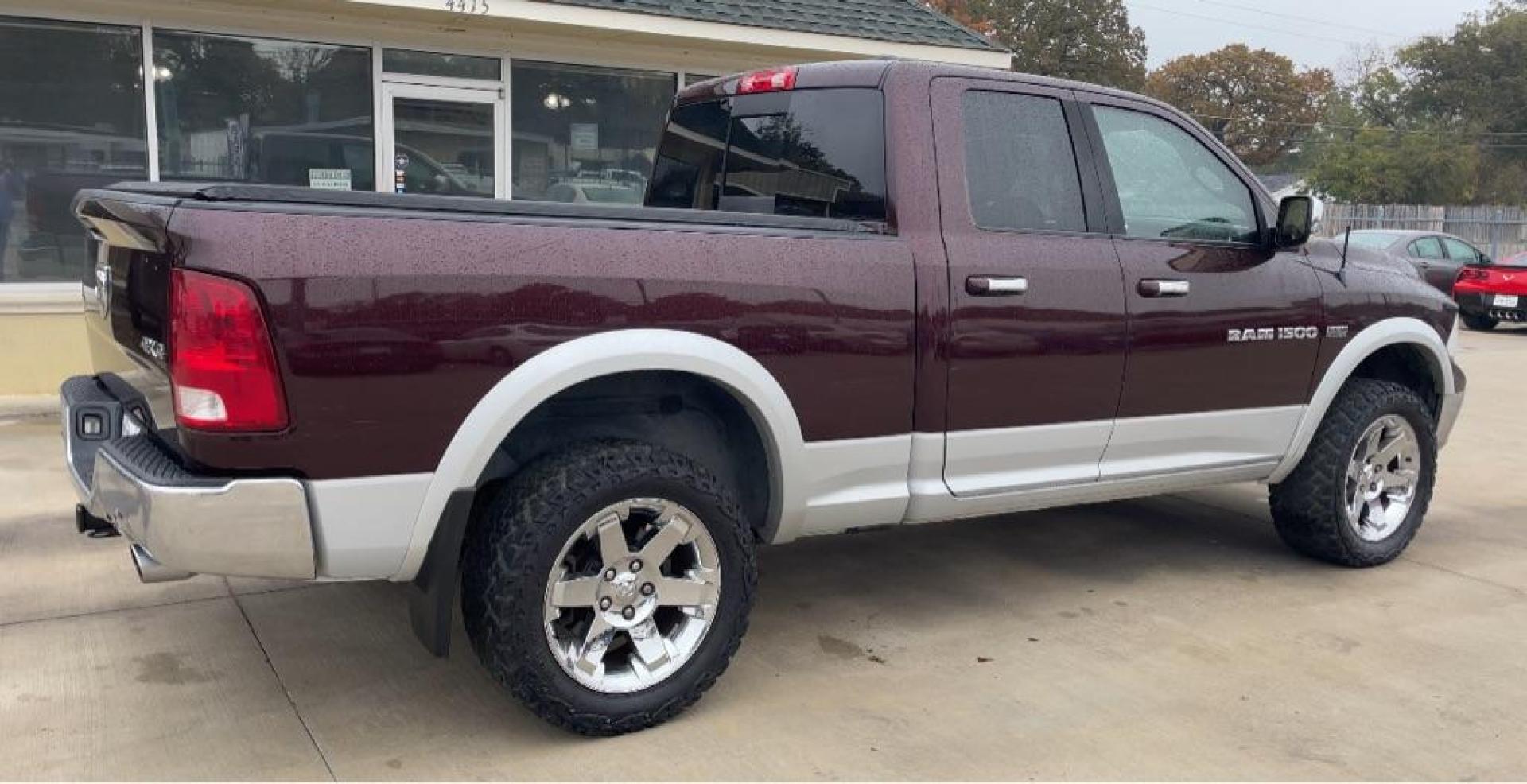 2012 MAROON DODGE RAM 1500 LARAMIE (1C6RD7JT2CS) with an 5.7L engine, Automatic transmission, located at 4415 NE 28th St., Haltom City, TX, 76117, (817) 222-9334, 0.000000, 0.000000 - Photo#2