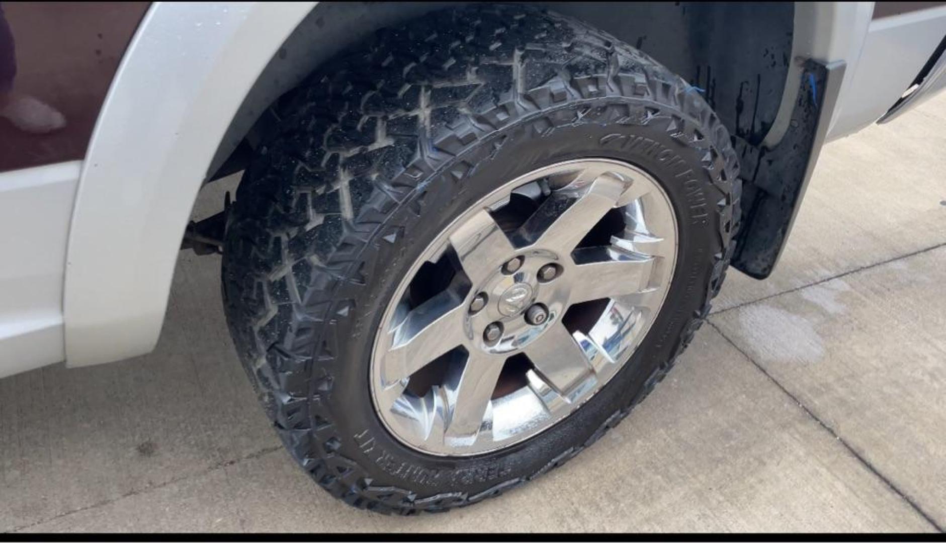 2012 MAROON DODGE RAM 1500 LARAMIE (1C6RD7JT2CS) with an 5.7L engine, Automatic transmission, located at 4415 NE 28th St., Haltom City, TX, 76117, (817) 222-9334, 0.000000, 0.000000 - Photo#5