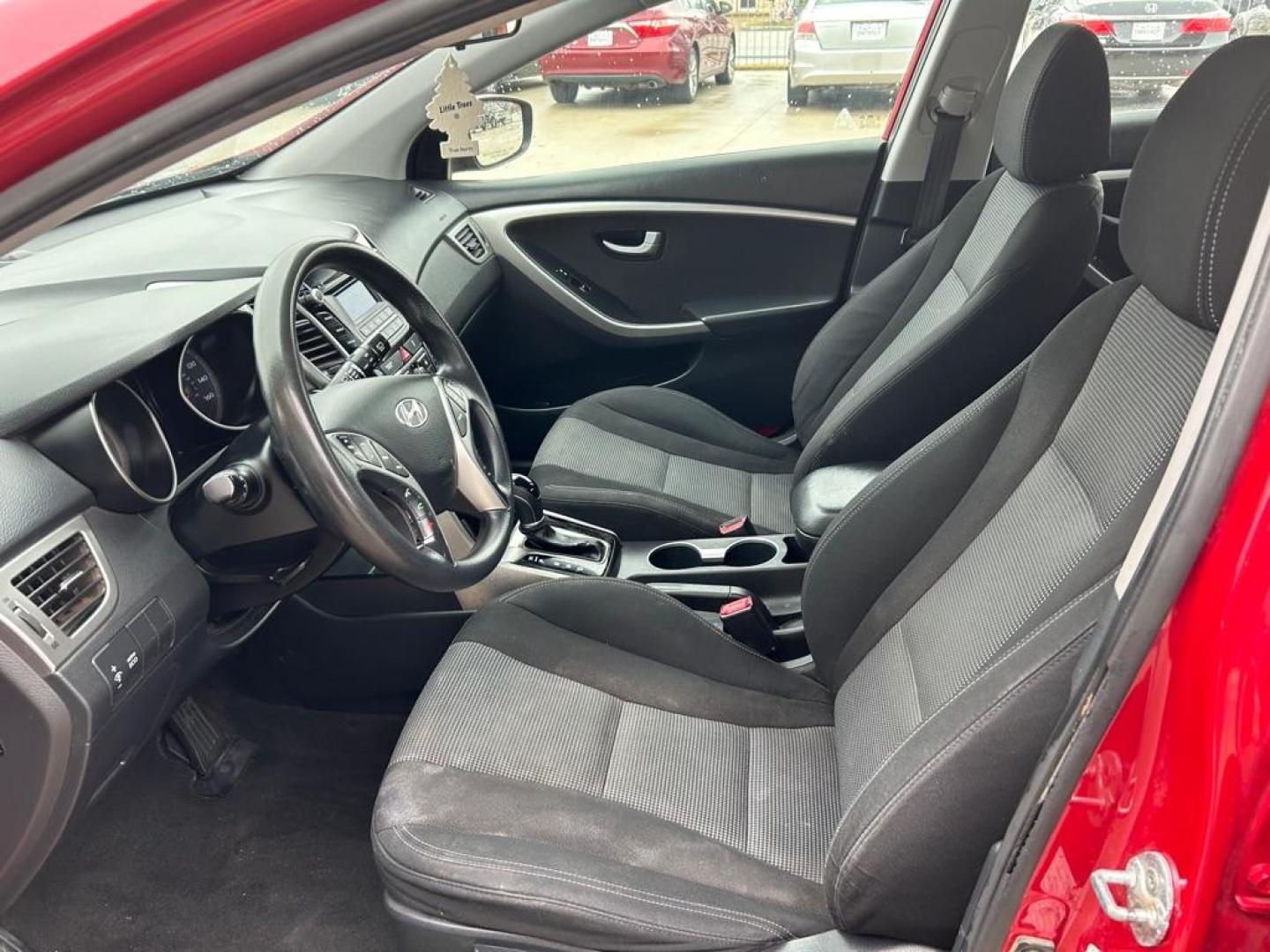 2016 RED HYUNDAI ELANTRA GT (KMHD35LH6GU) with an 2.0L engine, Automatic transmission, located at 4415 NE 28th St., Haltom City, TX, 76117, (817) 222-9334, 0.000000, 0.000000 - Photo#6