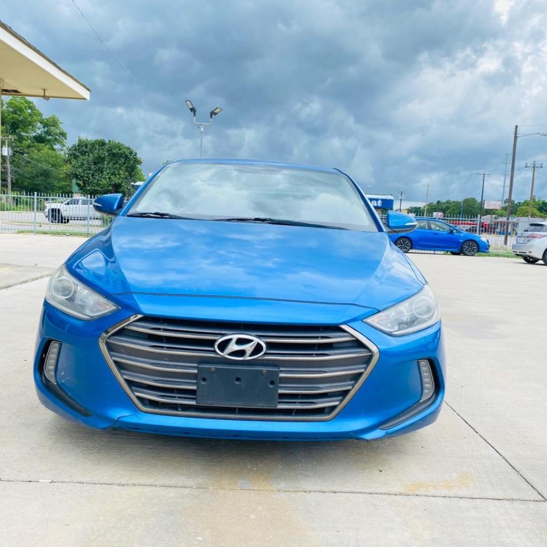 2017 BLUE HYUNDAI ELANTRA SE (5NPD84LF4HH) with an 2.0L engine, Automatic transmission, located at 4415 NE 28th St., Haltom City, TX, 76117, (817) 222-9334, 0.000000, 0.000000 - Photo#2