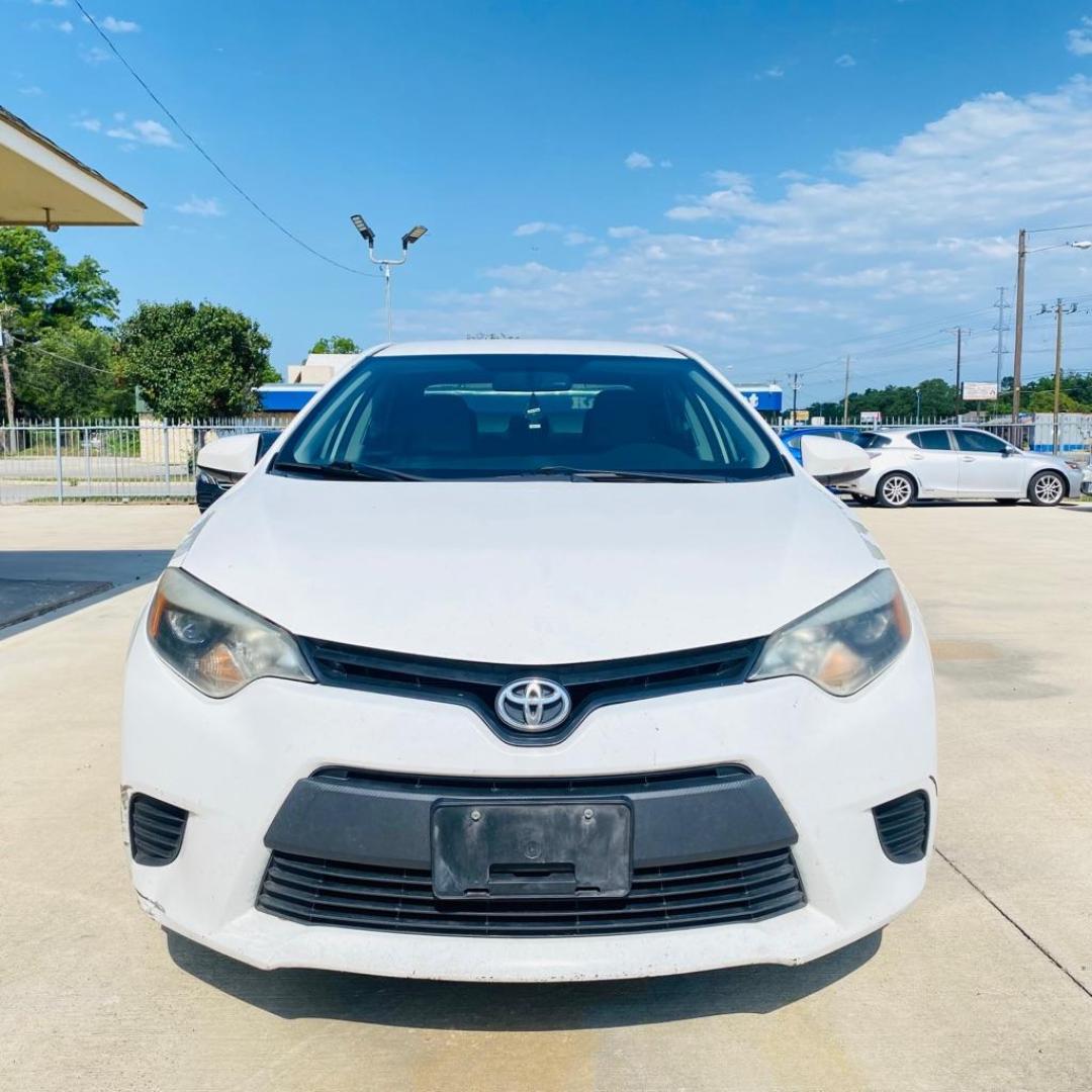 2015 WHITE TOYOTA COROLLA L (5YFBURHE7FP) with an 1.8L engine, Automatic transmission, located at 4415 NE 28th St., Haltom City, TX, 76117, (817) 222-9334, 0.000000, 0.000000 - Photo#0