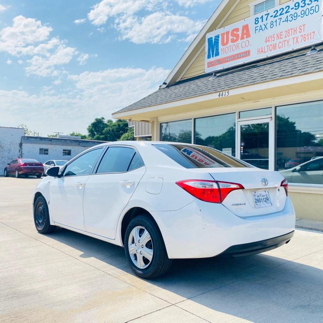 2015 WHITE TOYOTA COROLLA L (5YFBURHE7FP) with an 1.8L engine, Automatic transmission, located at 4415 NE 28th St., Haltom City, TX, 76117, (817) 222-9334, 0.000000, 0.000000 - Photo#1