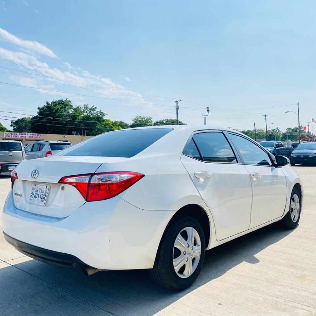 2015 WHITE TOYOTA COROLLA L (5YFBURHE7FP) with an 1.8L engine, Automatic transmission, located at 4415 NE 28th St., Haltom City, TX, 76117, (817) 222-9334, 0.000000, 0.000000 - Photo#2