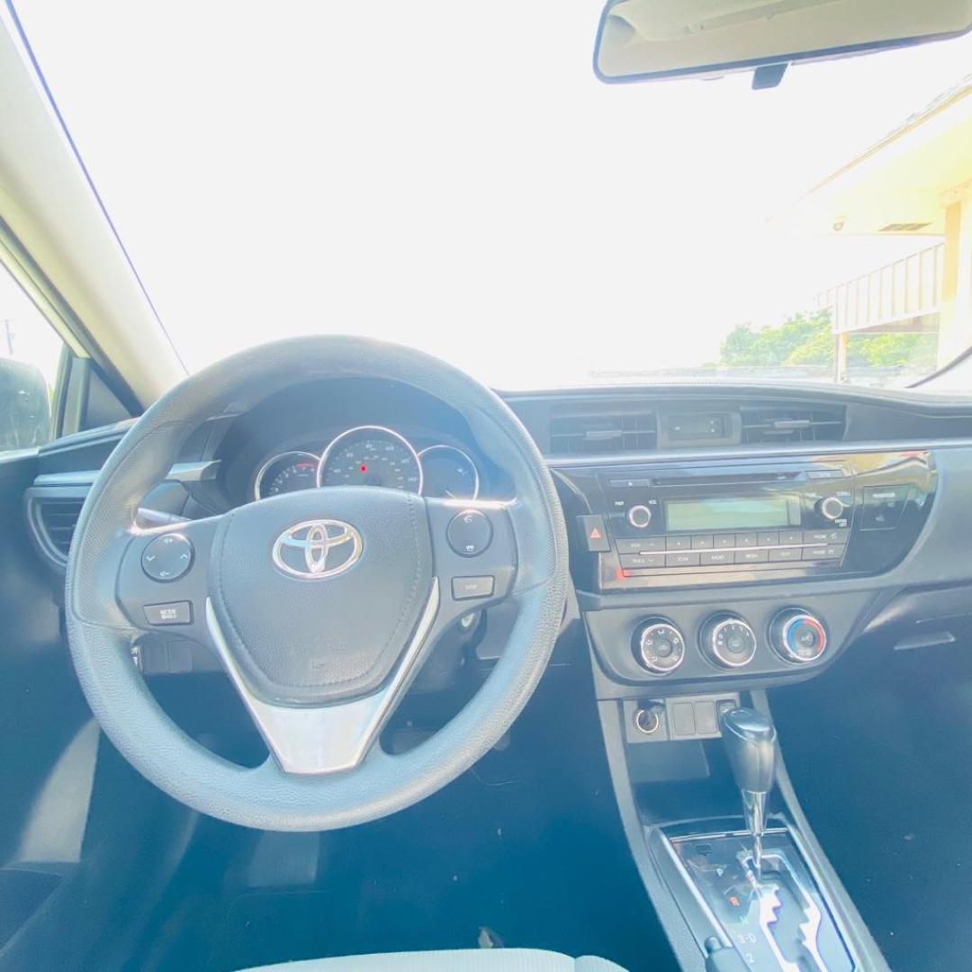 2015 WHITE TOYOTA COROLLA L (5YFBURHE7FP) with an 1.8L engine, Automatic transmission, located at 4415 NE 28th St., Haltom City, TX, 76117, (817) 222-9334, 0.000000, 0.000000 - Photo#5