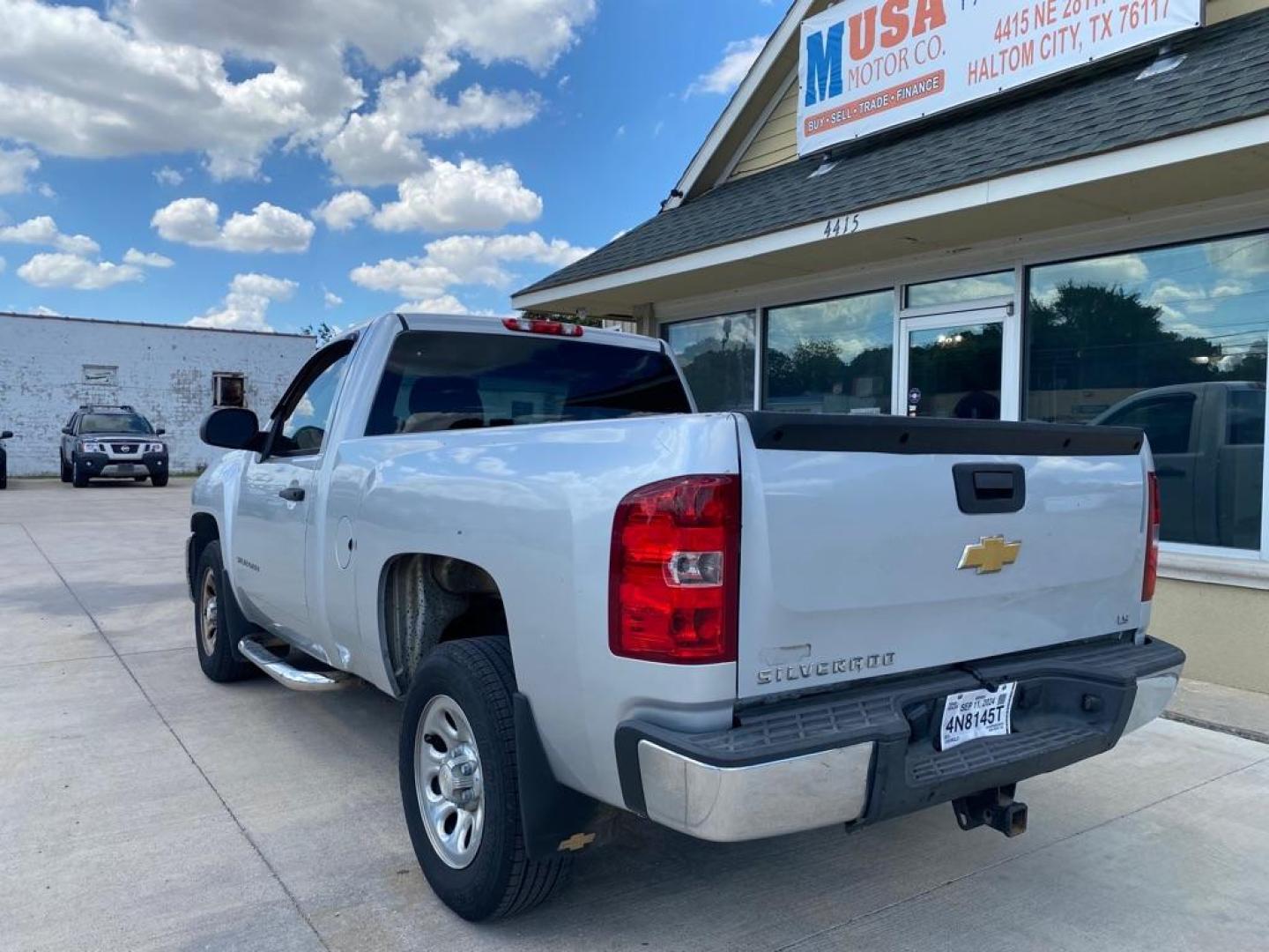 2013 SILVER CHEVROLET SILVERADO 1500 (1GCNCPEX0DZ) with an 4.3L engine, Automatic transmission, located at 4415 NE 28th St., Haltom City, TX, 76117, (817) 222-9334, 0.000000, 0.000000 - Photo#4