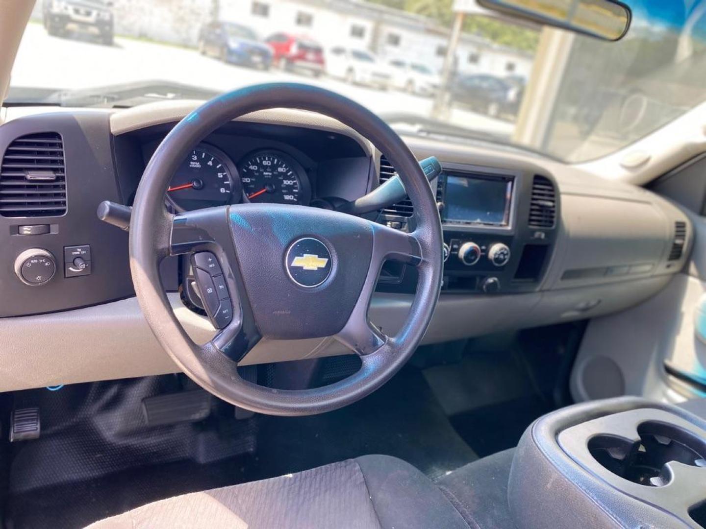 2013 SILVER CHEVROLET SILVERADO 1500 (1GCNCPEX0DZ) with an 4.3L engine, Automatic transmission, located at 4415 NE 28th St., Haltom City, TX, 76117, (817) 222-9334, 0.000000, 0.000000 - Photo#8