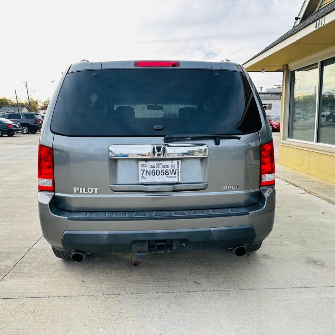 2009 GRAY HONDA PILOT EXL (5FNYF38629B) with an 3.5L engine, Automatic transmission, located at 4415 NE 28th St., Haltom City, TX, 76117, (817) 222-9334, 0.000000, 0.000000 - Photo#4