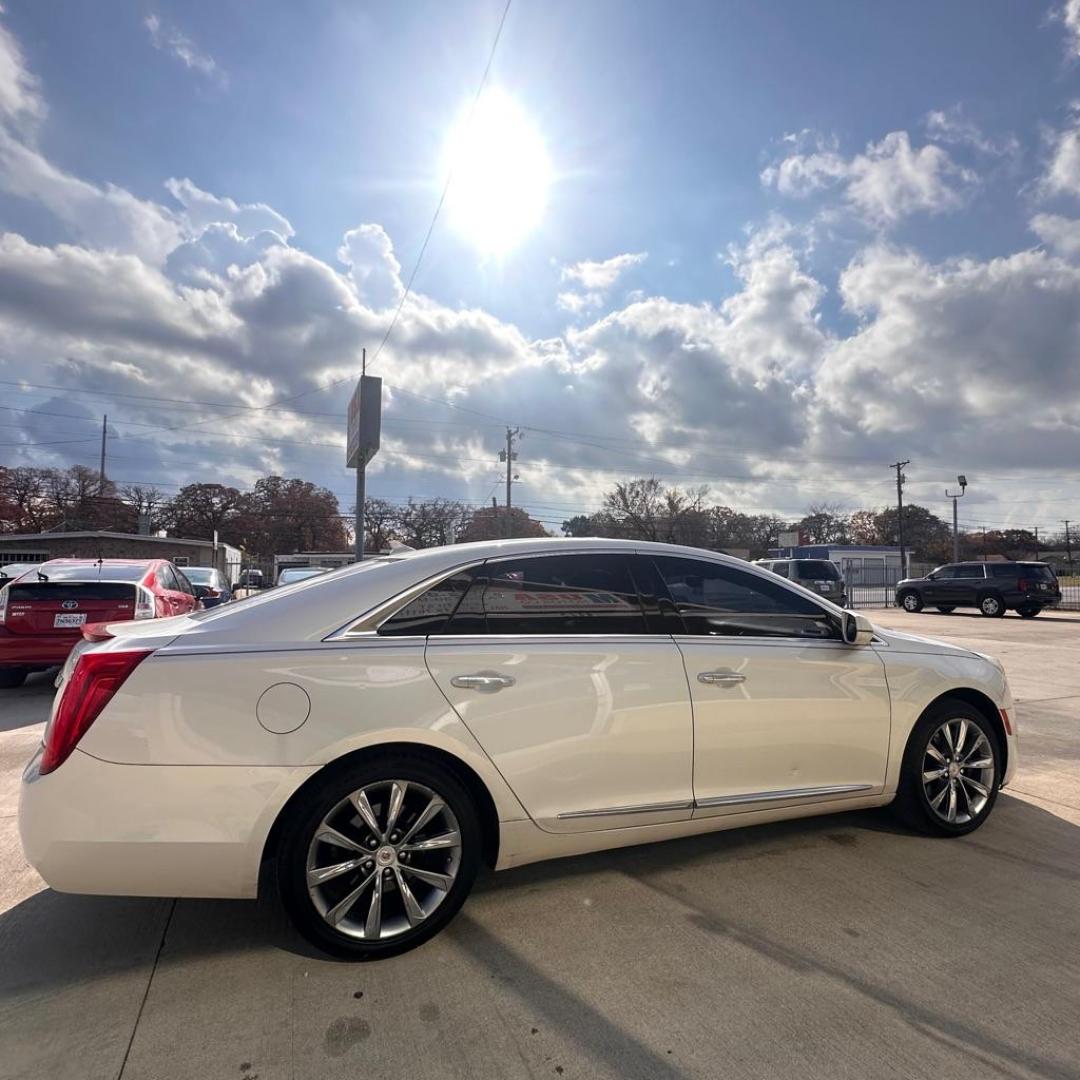 2014 WHITE CADILLAC XTS (2G61L5S30E9) with an 3.6L engine, Automatic transmission, located at 4415 NE 28th St., Haltom City, TX, 76117, (817) 222-9334, 0.000000, 0.000000 - Photo#5