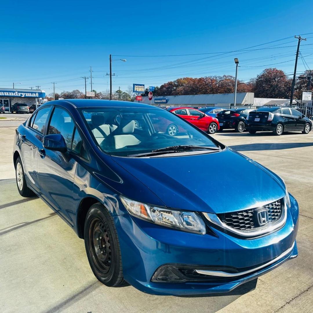 2013 BLUE HONDA CIVIC LX (2HGFB2F50DH) with an 1.8L engine, Automatic transmission, located at 4415 NE 28th St., Haltom City, TX, 76117, (817) 222-9334, 0.000000, 0.000000 - Photo#3