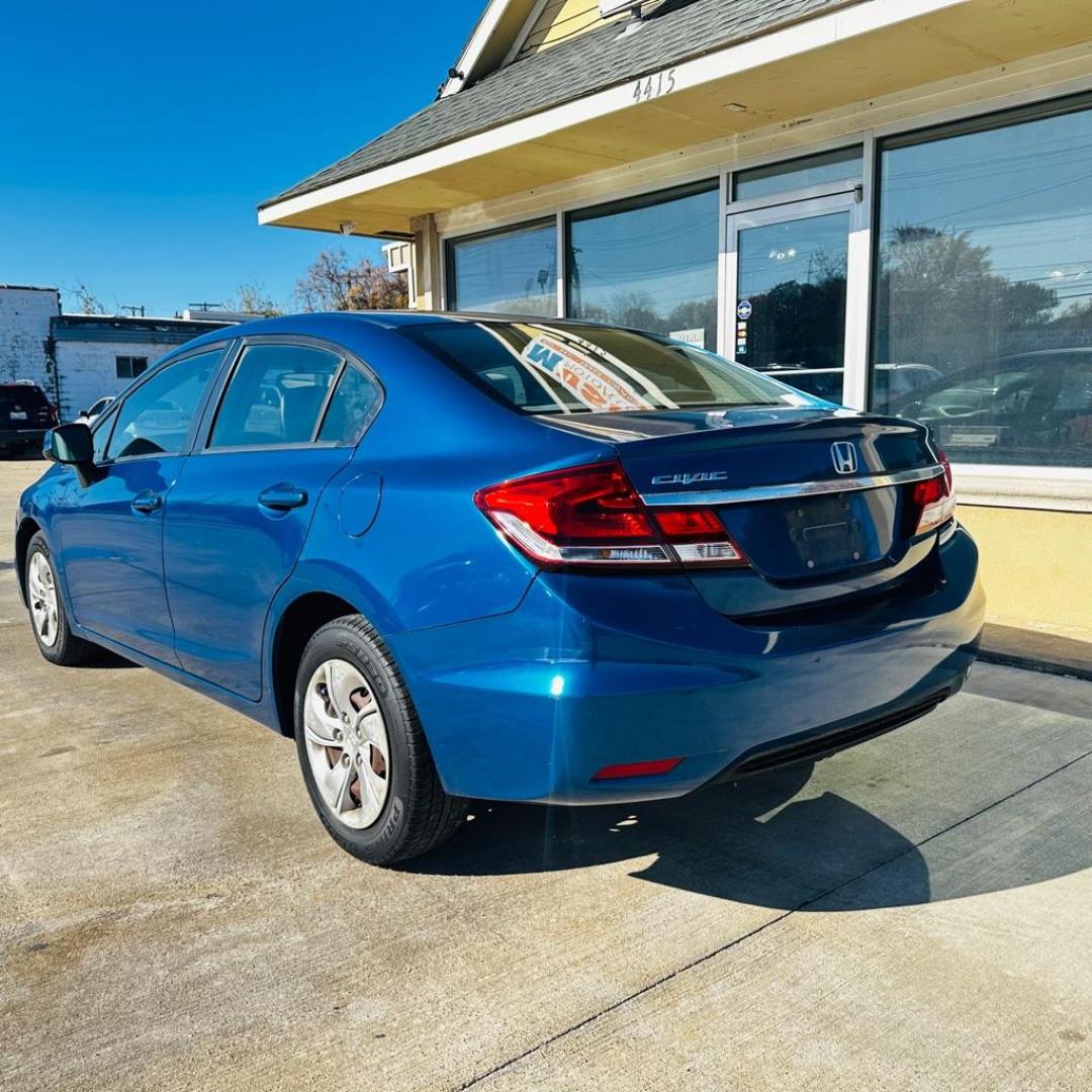 2013 BLUE HONDA CIVIC LX (2HGFB2F50DH) with an 1.8L engine, Automatic transmission, located at 4415 NE 28th St., Haltom City, TX, 76117, (817) 222-9334, 0.000000, 0.000000 - Photo#6