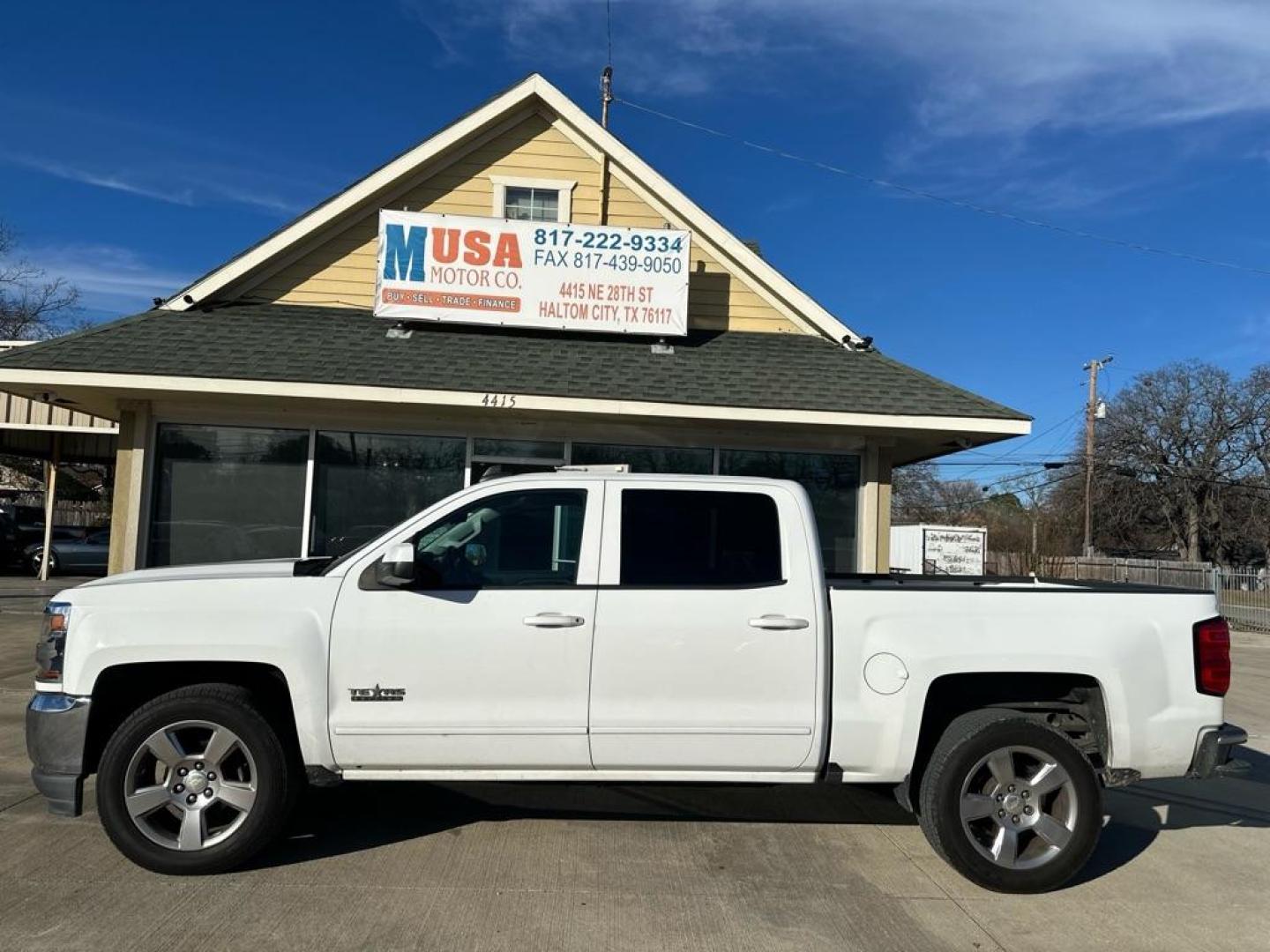 2017 WHITE CHEVROLET SILVERADO 1500 LT (3GCPCREH1HG) with an 4.3L engine, Automatic transmission, located at 4415 NE 28th St., Haltom City, TX, 76117, (817) 222-9334, 0.000000, 0.000000 - Photo#0