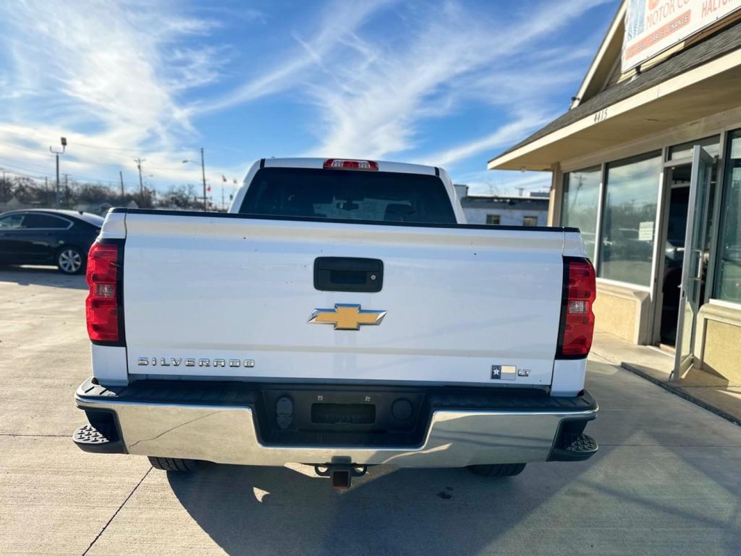 2017 WHITE CHEVROLET SILVERADO 1500 LT (3GCPCREH1HG) with an 4.3L engine, Automatic transmission, located at 4415 NE 28th St., Haltom City, TX, 76117, (817) 222-9334, 0.000000, 0.000000 - Photo#3