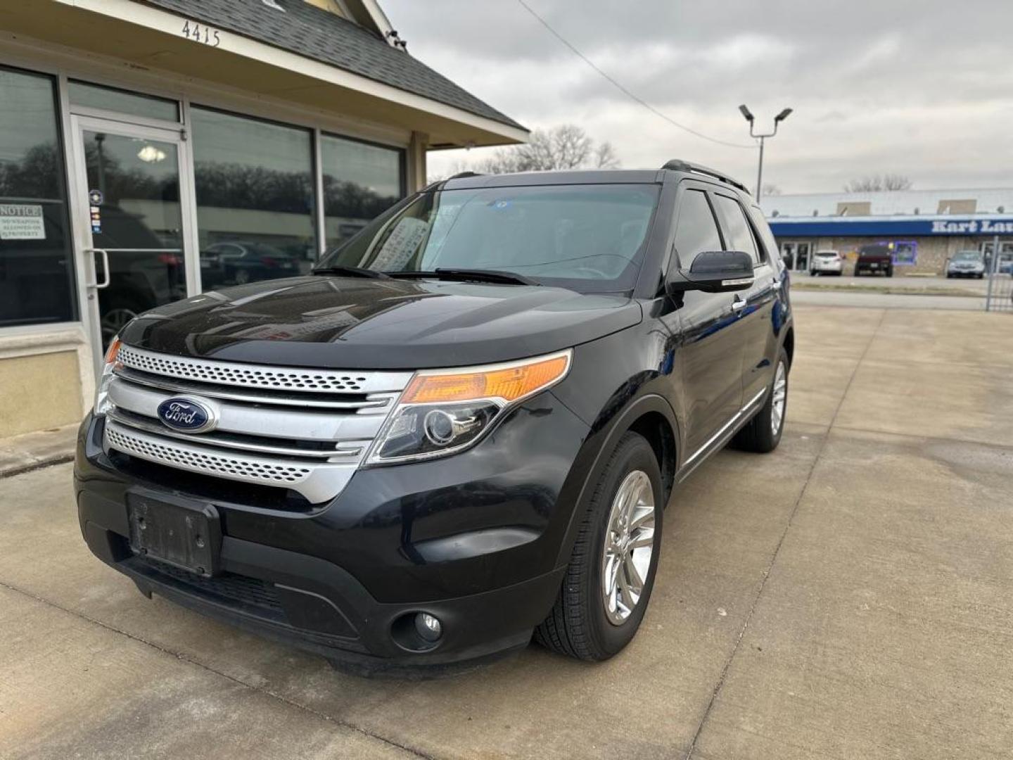 2015 BLACK FORD EXPLORER XLT (1FM5K7D80FG) with an 3.5L engine, Automatic transmission, located at 4415 NE 28th St., Haltom City, TX, 76117, (817) 222-9334, 0.000000, 0.000000 - Photo#0