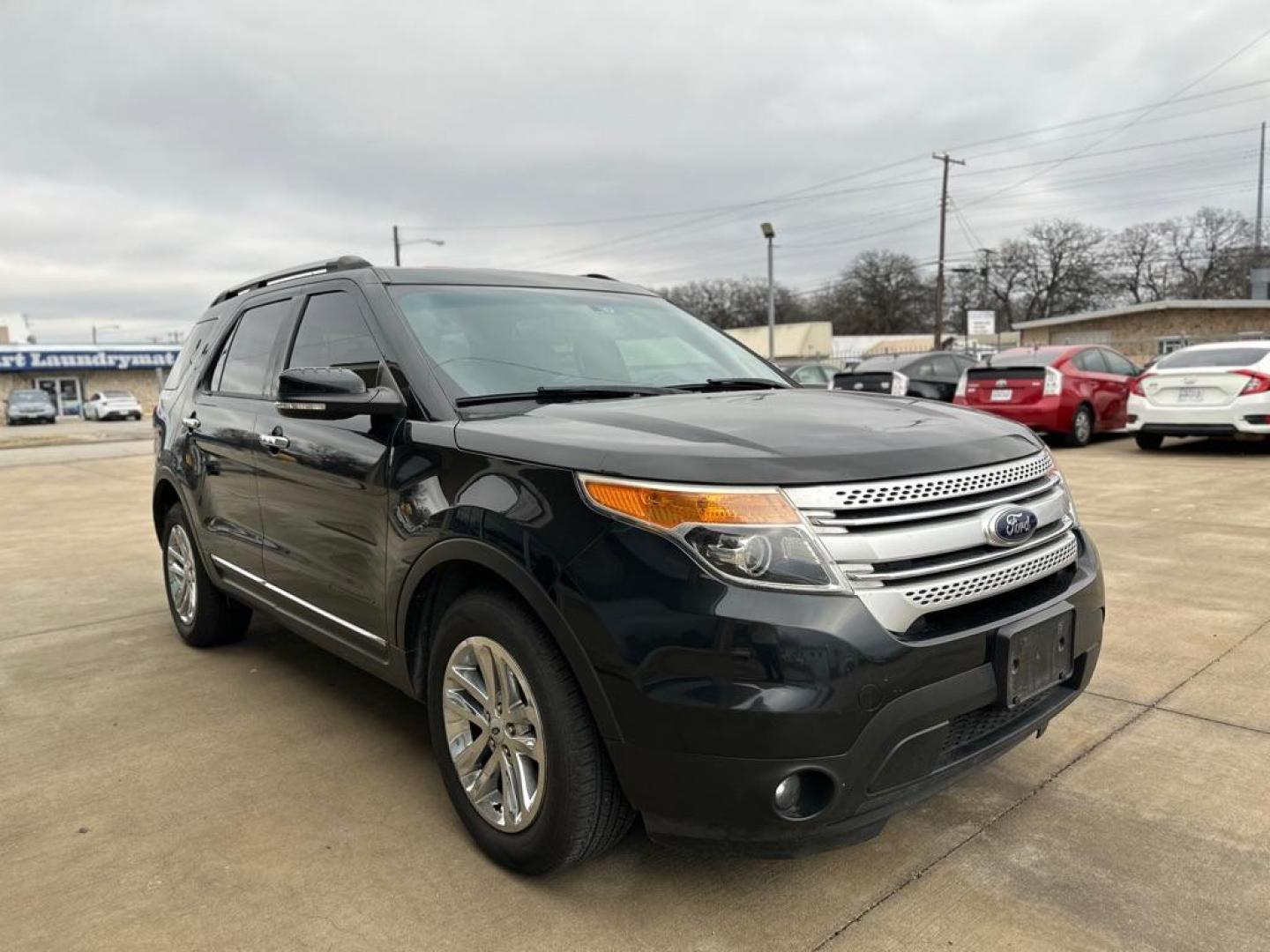 2015 BLACK FORD EXPLORER XLT (1FM5K7D80FG) with an 3.5L engine, Automatic transmission, located at 4415 NE 28th St., Haltom City, TX, 76117, (817) 222-9334, 0.000000, 0.000000 - Photo#1