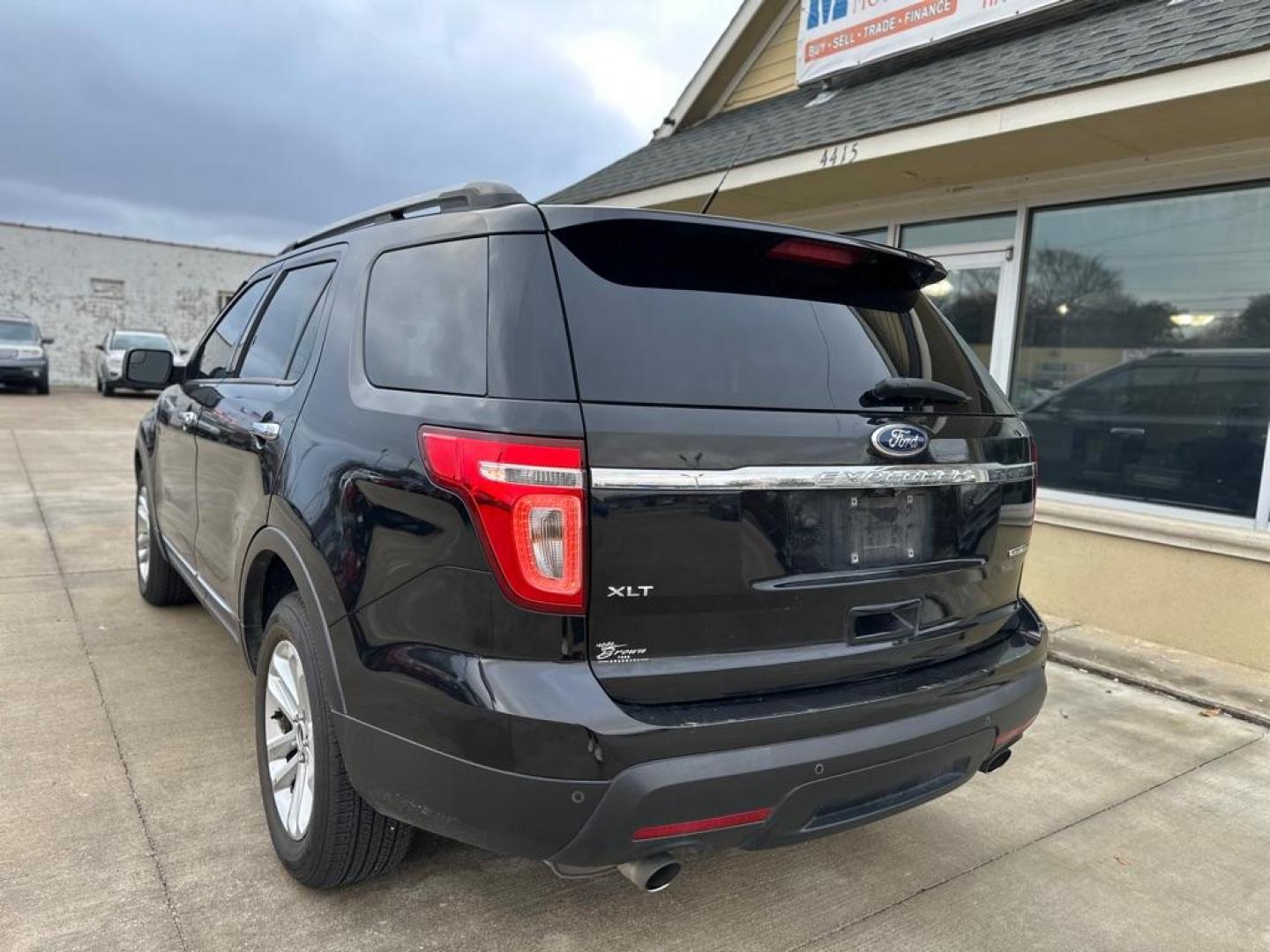 2015 BLACK FORD EXPLORER XLT (1FM5K7D80FG) with an 3.5L engine, Automatic transmission, located at 4415 NE 28th St., Haltom City, TX, 76117, (817) 222-9334, 0.000000, 0.000000 - Photo#4