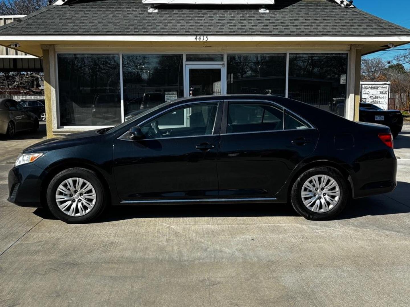 2012 BLACK TOYOTA CAMRY BASE (4T4BF1FK6CR) with an 2.5L engine, Automatic transmission, located at 4415 NE 28th St., Haltom City, TX, 76117, (817) 222-9334, 0.000000, 0.000000 - Photo#3