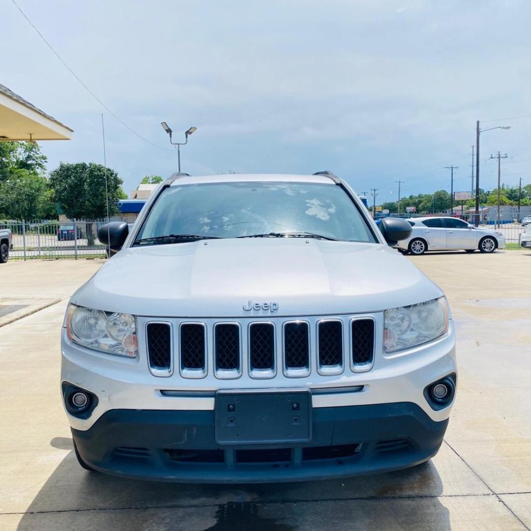 2011 SILVER JEEP COMPASS SPORT (1J4NT1FA0BD) with an 2.0L engine, Continuously Variable transmission, located at 4415 NE 28th St., Haltom City, TX, 76117, (817) 222-9334, 0.000000, 0.000000 - Photo#1