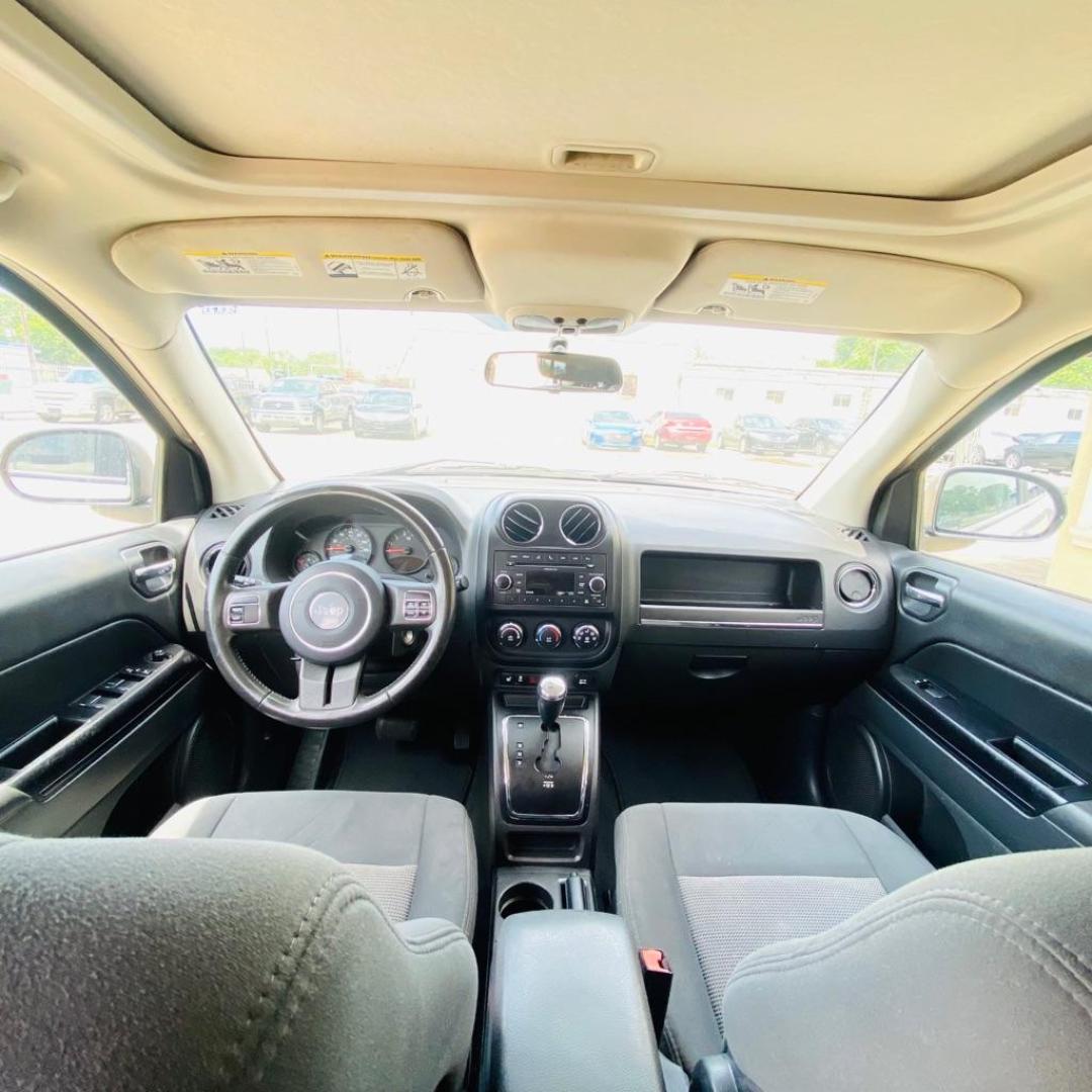 2011 SILVER JEEP COMPASS SPORT (1J4NT1FA0BD) with an 2.0L engine, Continuously Variable transmission, located at 4415 NE 28th St., Haltom City, TX, 76117, (817) 222-9334, 0.000000, 0.000000 - Photo#8