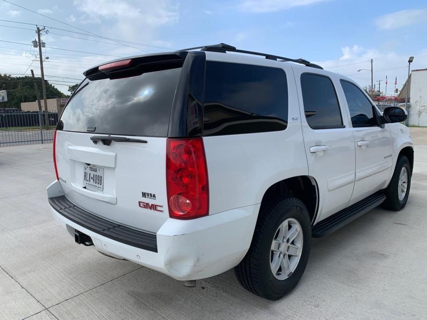 2007 WHITE GMC YUKON (1GKFC13J17R) with an 5.3L engine, Automatic transmission, located at 4415 NE 28th St., Haltom City, TX, 76117, (817) 222-9334, 0.000000, 0.000000 - Photo#2