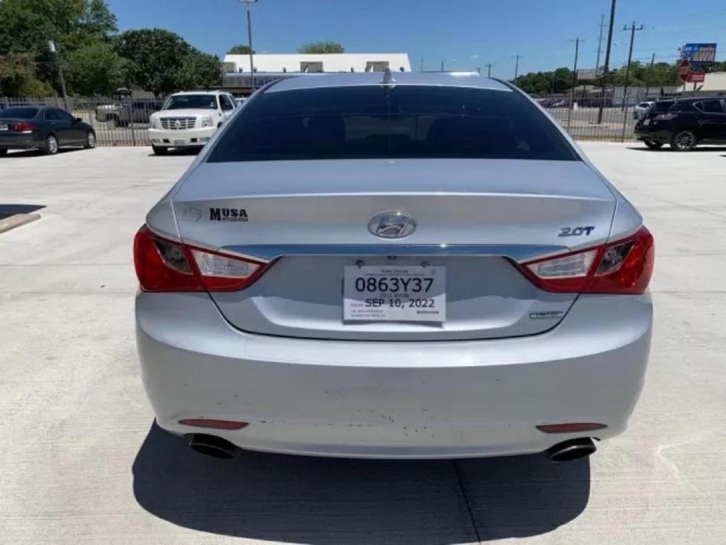 2011 SILVER HYUNDAI SONATA SE (5NPEC4AB9BH) with an 2.0L engine, Automatic transmission, located at 4415 NE 28th St., Haltom City, TX, 76117, (817) 222-9334, 0.000000, 0.000000 - Photo#3