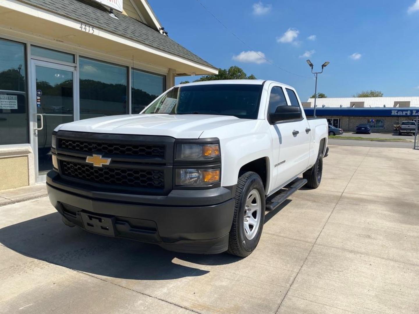 2015 WHITE CHEVROLET SILVERADO 1500 (1GCRCPEH8FZ) with an 4.3L engine, Automatic transmission, located at 4415 NE 28th St., Haltom City, TX, 76117, (817) 222-9334, 0.000000, 0.000000 - Photo#0