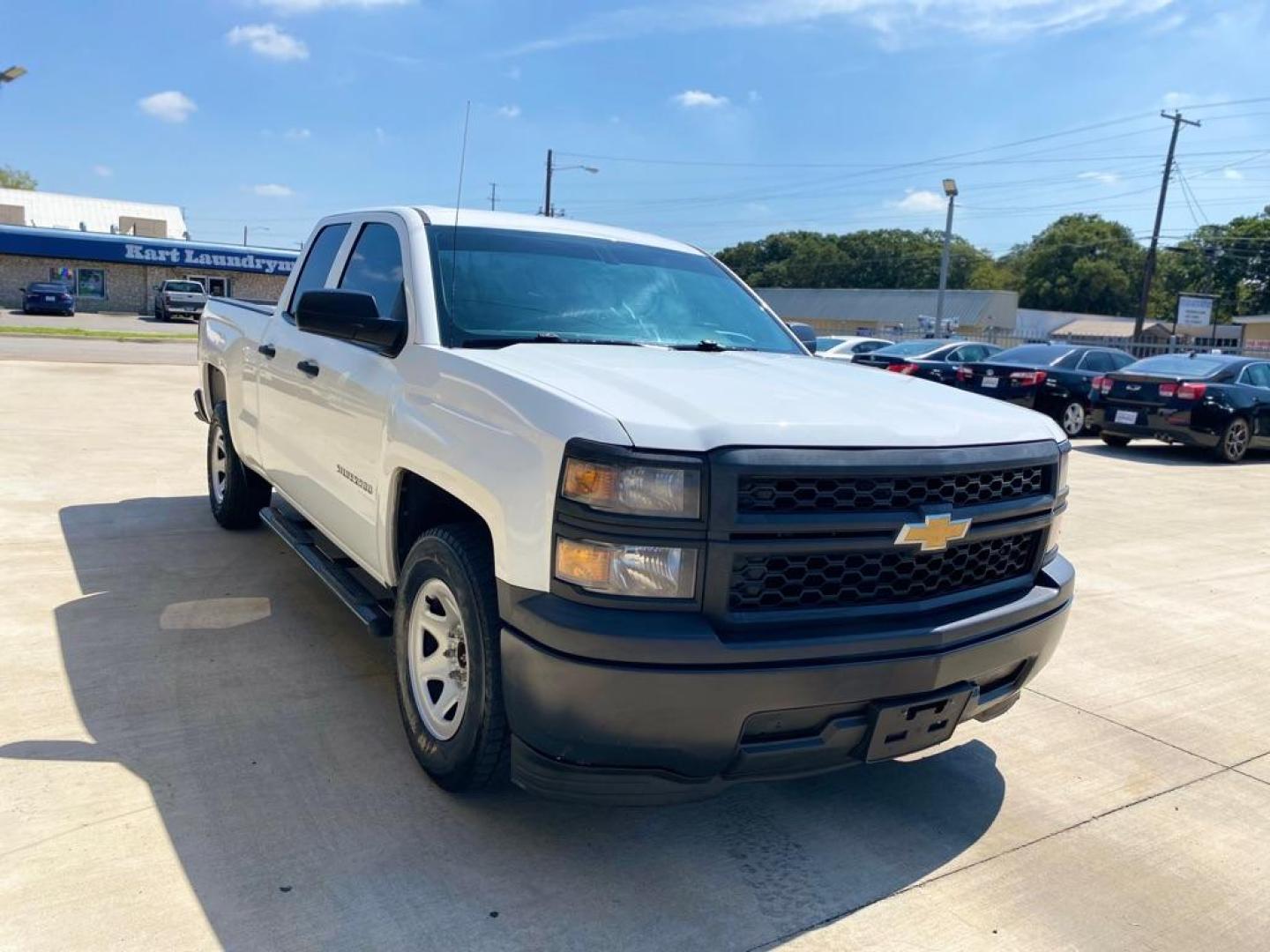 2015 WHITE CHEVROLET SILVERADO 1500 (1GCRCPEH8FZ) with an 4.3L engine, Automatic transmission, located at 4415 NE 28th St., Haltom City, TX, 76117, (817) 222-9334, 0.000000, 0.000000 - Photo#1