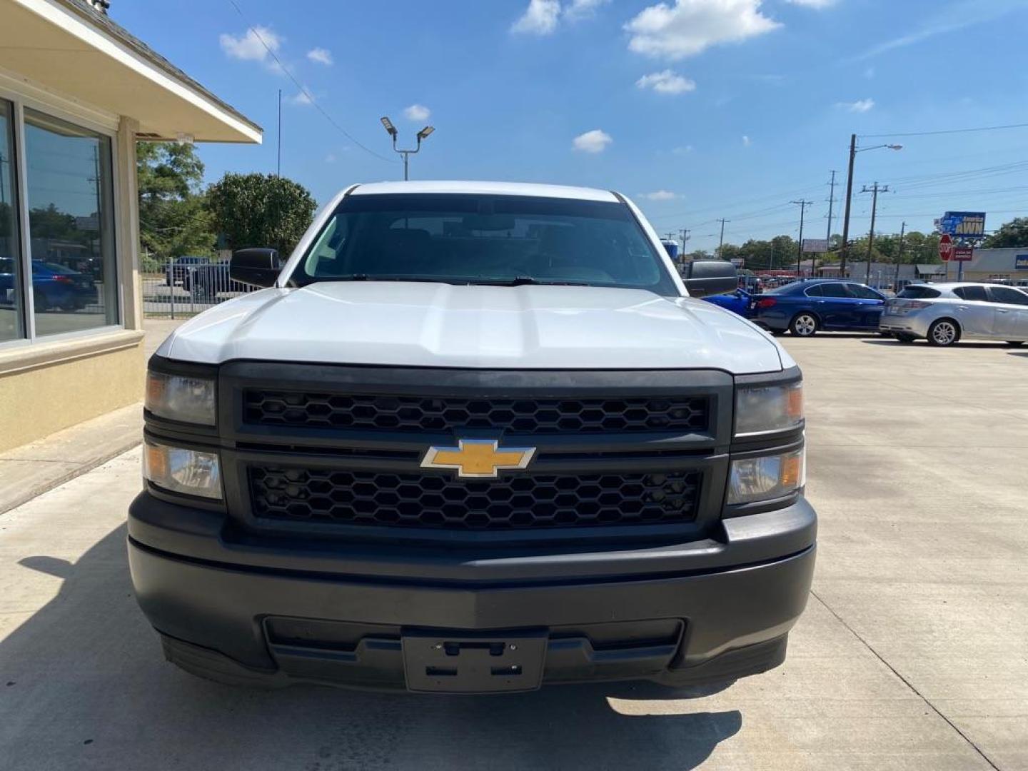 2015 WHITE CHEVROLET SILVERADO 1500 (1GCRCPEH8FZ) with an 4.3L engine, Automatic transmission, located at 4415 NE 28th St., Haltom City, TX, 76117, (817) 222-9334, 0.000000, 0.000000 - Photo#2