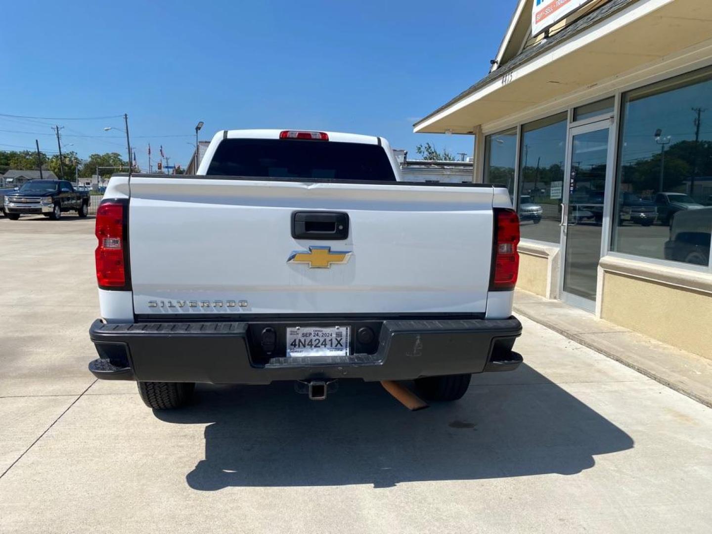 2015 WHITE CHEVROLET SILVERADO 1500 (1GCRCPEH8FZ) with an 4.3L engine, Automatic transmission, located at 4415 NE 28th St., Haltom City, TX, 76117, (817) 222-9334, 0.000000, 0.000000 - Photo#5