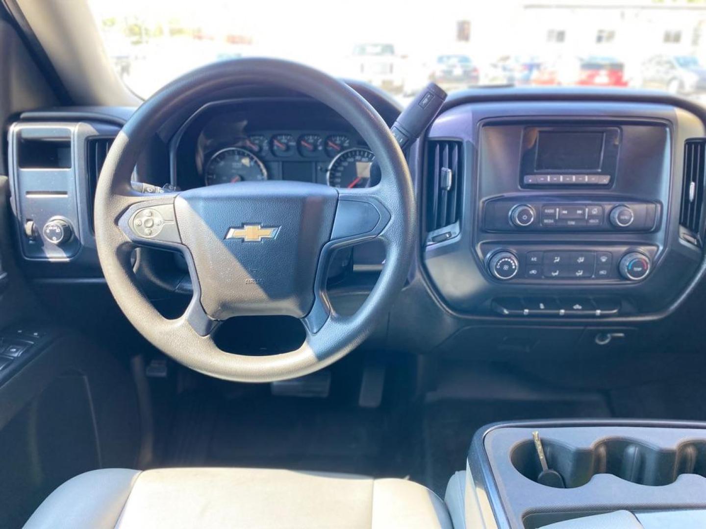 2015 WHITE CHEVROLET SILVERADO 1500 (1GCRCPEH8FZ) with an 4.3L engine, Automatic transmission, located at 4415 NE 28th St., Haltom City, TX, 76117, (817) 222-9334, 0.000000, 0.000000 - Photo#8