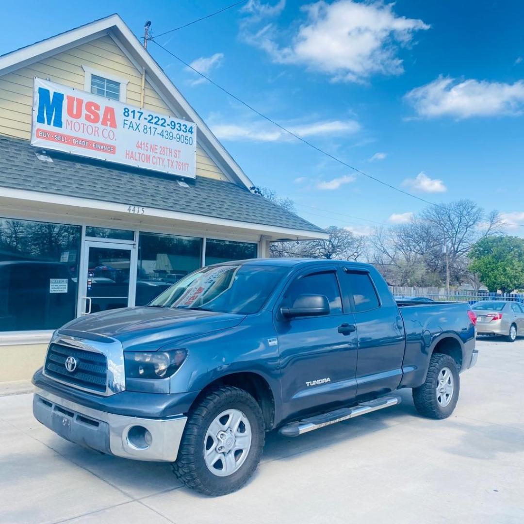 2008 GRAY TOYOTA TUNDRA DOUBLE CAB (5TFRT541X8X) with an 4.7L engine, Automatic transmission, located at 4415 NE 28th St., Haltom City, TX, 76117, (817) 222-9334, 0.000000, 0.000000 - Photo#0