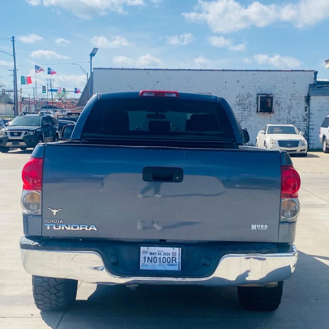 2008 GRAY TOYOTA TUNDRA DOUBLE CAB (5TFRT541X8X) with an 4.7L engine, Automatic transmission, located at 4415 NE 28th St., Haltom City, TX, 76117, (817) 222-9334, 0.000000, 0.000000 - Photo#5