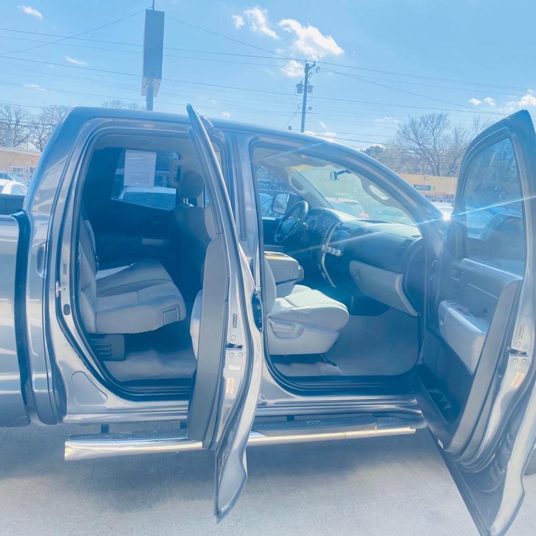 2008 GRAY TOYOTA TUNDRA DOUBLE CAB (5TFRT541X8X) with an 4.7L engine, Automatic transmission, located at 4415 NE 28th St., Haltom City, TX, 76117, (817) 222-9334, 0.000000, 0.000000 - Photo#8