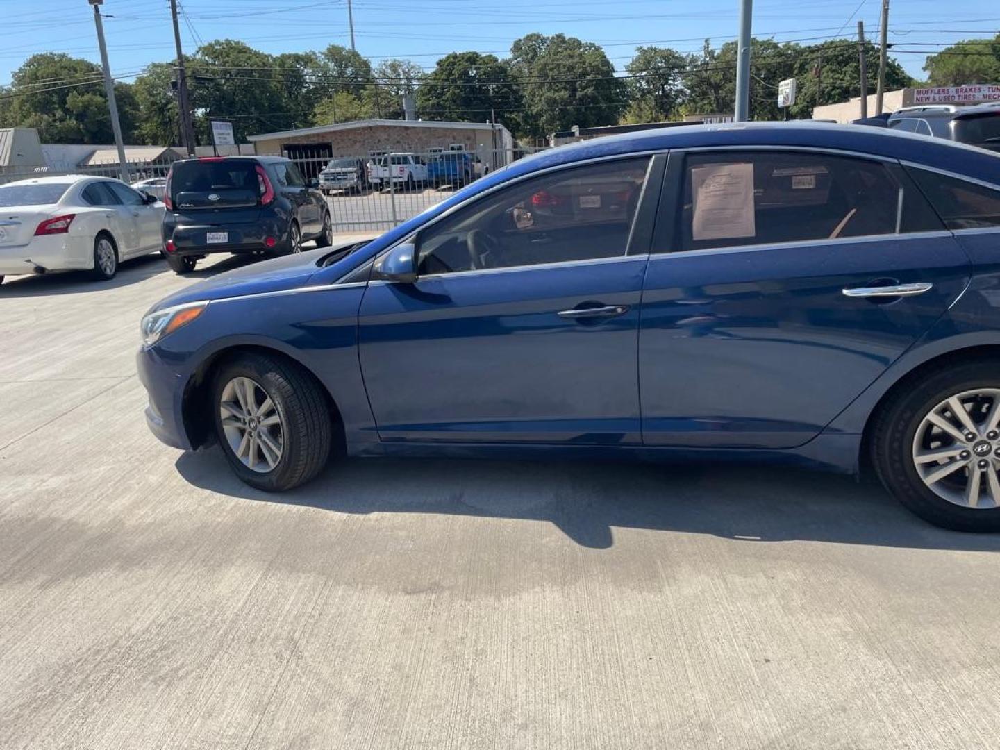 2015 BLUE HYUNDAI SONATA SE (5NPE24AF3FH) with an 2.4L engine, Automatic transmission, located at 4415 NE 28th St., Haltom City, TX, 76117, (817) 222-9334, 0.000000, 0.000000 - Photo#0