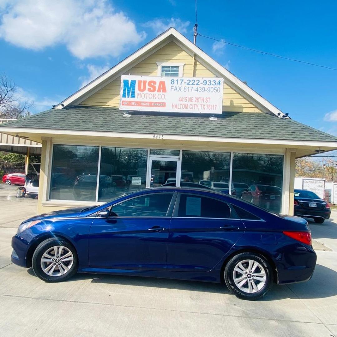 2014 BLUE HYUNDAI SONATA GLS (5NPEB4ACXEH) with an 2.4L engine, Automatic transmission, located at 4415 NE 28th St., Haltom City, TX, 76117, (817) 222-9334, 0.000000, 0.000000 - Photo#1