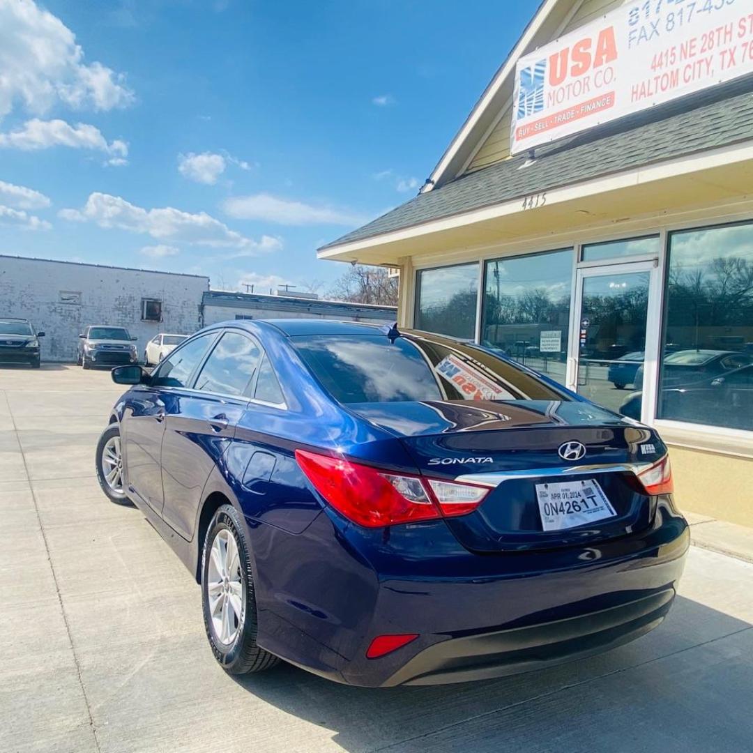 2014 BLUE HYUNDAI SONATA GLS (5NPEB4ACXEH) with an 2.4L engine, Automatic transmission, located at 4415 NE 28th St., Haltom City, TX, 76117, (817) 222-9334, 0.000000, 0.000000 - Photo#2