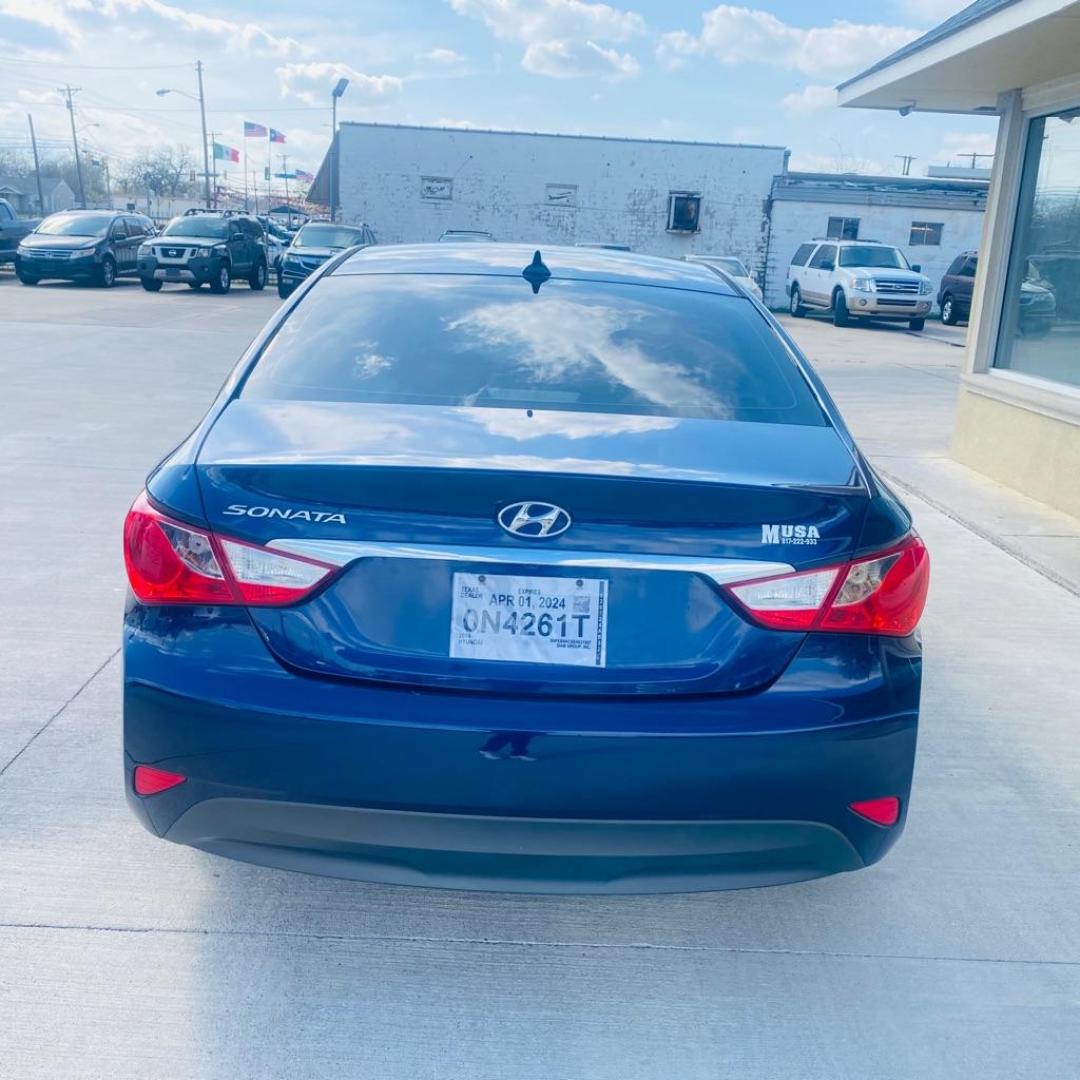 2014 BLUE HYUNDAI SONATA GLS (5NPEB4ACXEH) with an 2.4L engine, Automatic transmission, located at 4415 NE 28th St., Haltom City, TX, 76117, (817) 222-9334, 0.000000, 0.000000 - Photo#3