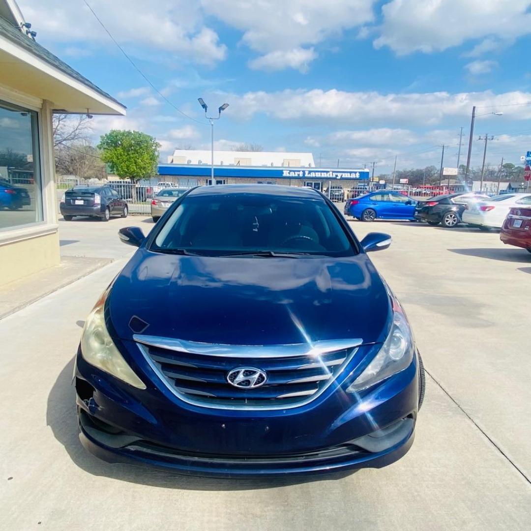 2014 BLUE HYUNDAI SONATA GLS (5NPEB4ACXEH) with an 2.4L engine, Automatic transmission, located at 4415 NE 28th St., Haltom City, TX, 76117, (817) 222-9334, 0.000000, 0.000000 - Photo#4