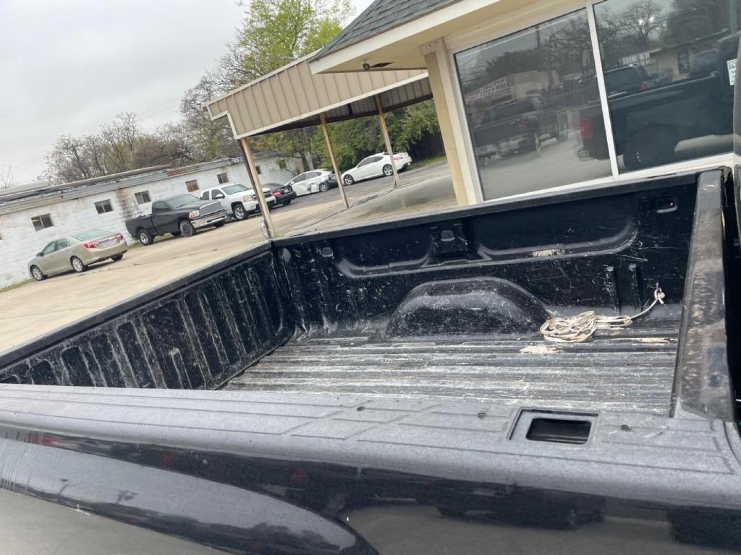 2012 BLACK CHEVROLET SILVERADO 1500 LS (1GCRCREA0CZ) with an 4.8L engine, Automatic transmission, located at 4415 NE 28th St., Haltom City, TX, 76117, (817) 222-9334, 0.000000, 0.000000 - Photo#4